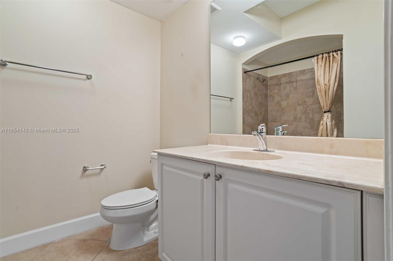 VIZCAYA LAKES CONDO - Residential Lease