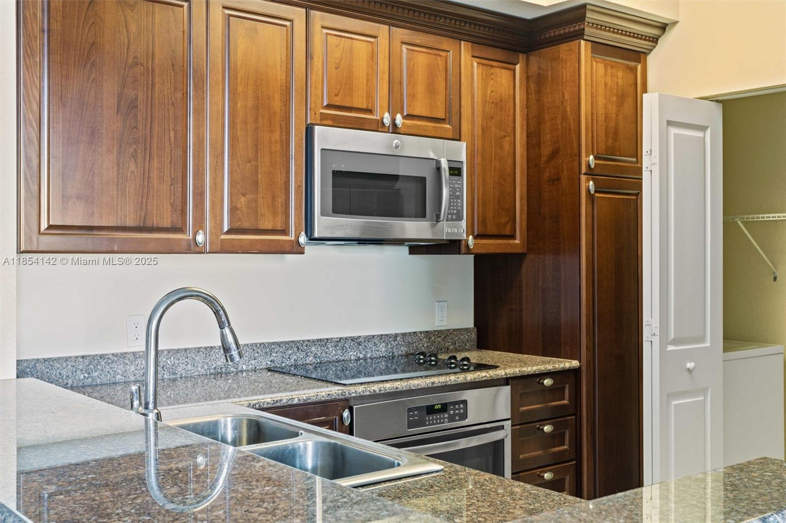 VIZCAYA LAKES CONDO - Residential Lease
