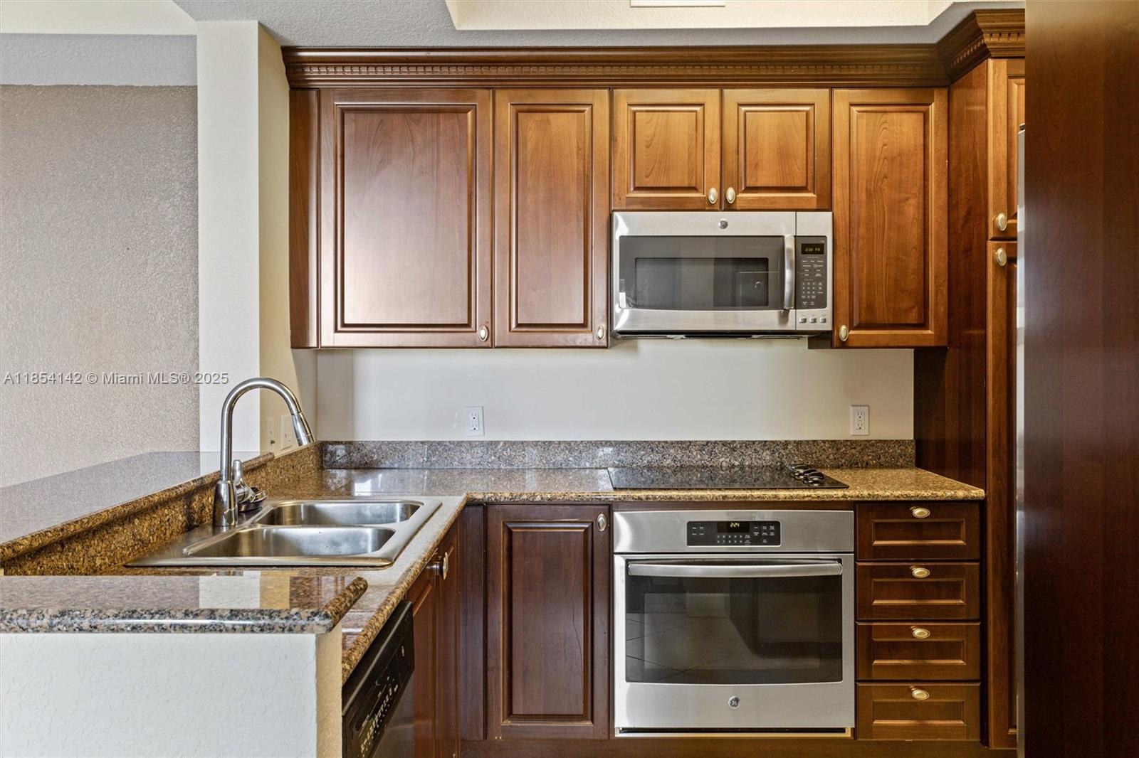 VIZCAYA LAKES CONDO - Residential Lease