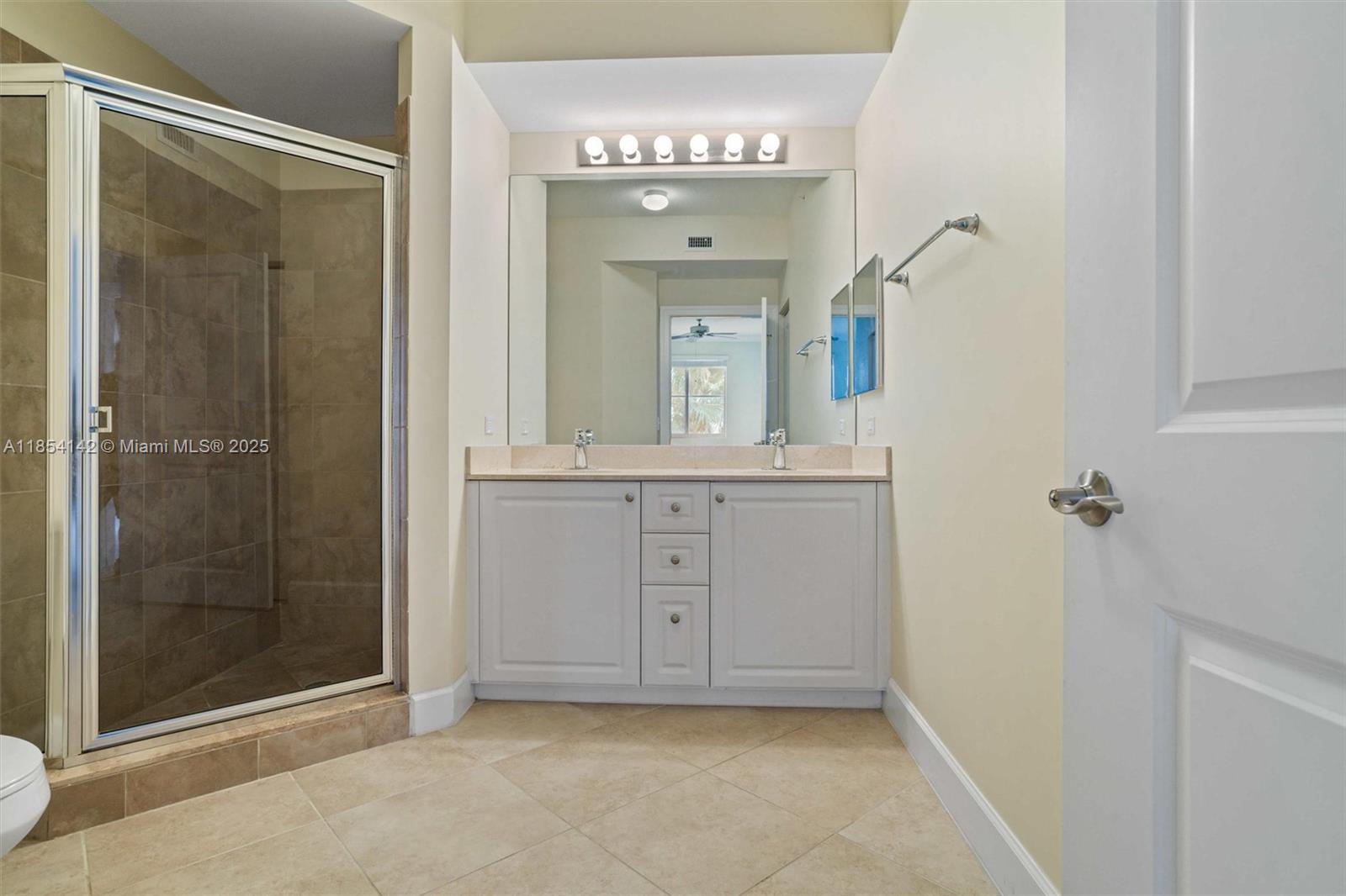 VIZCAYA LAKES CONDO - Residential Lease