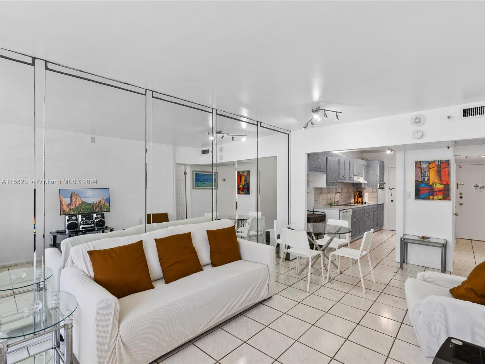 100 Lincoln Rd 830