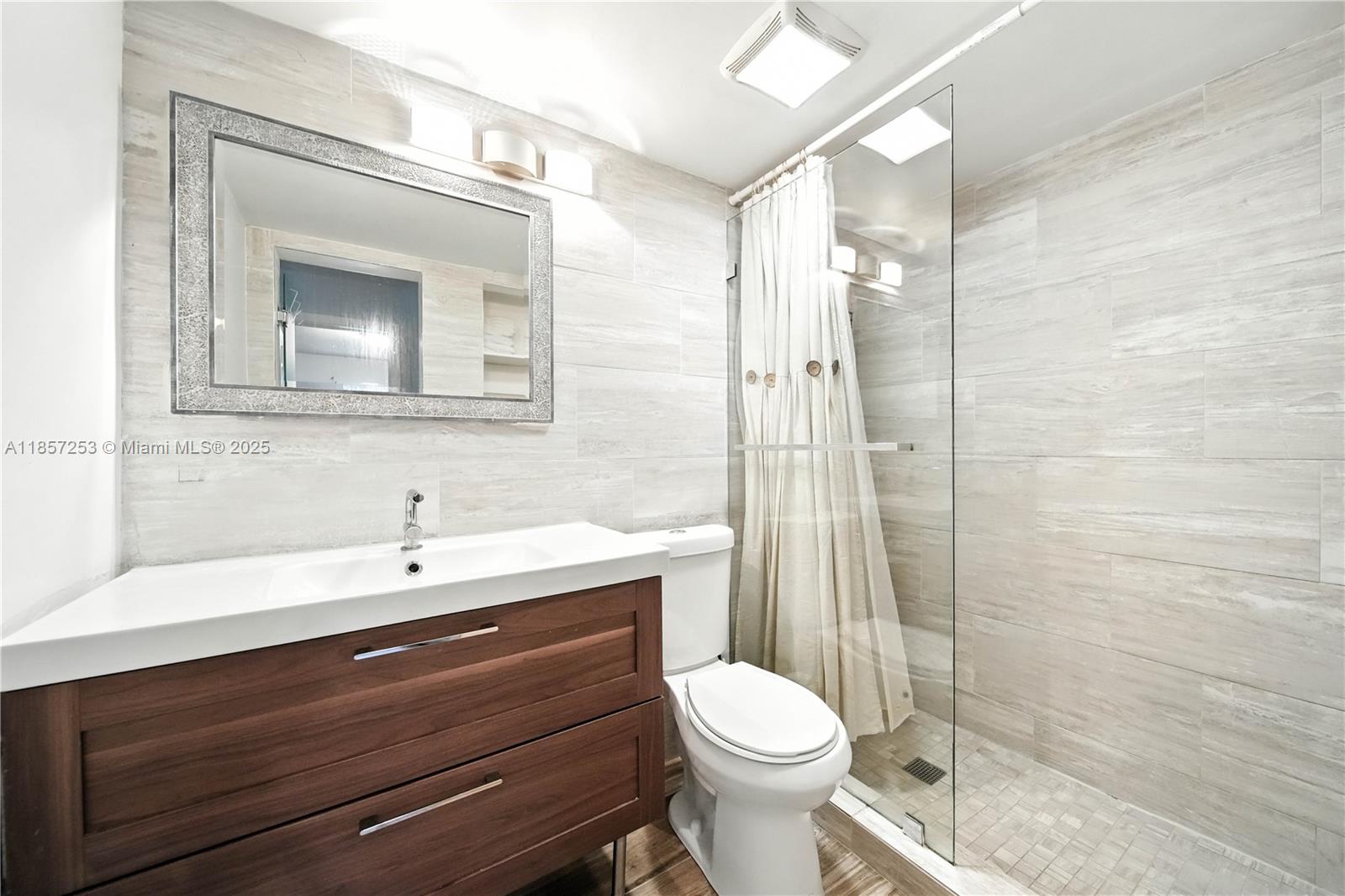 CASA GRANADA CONDO - Residential