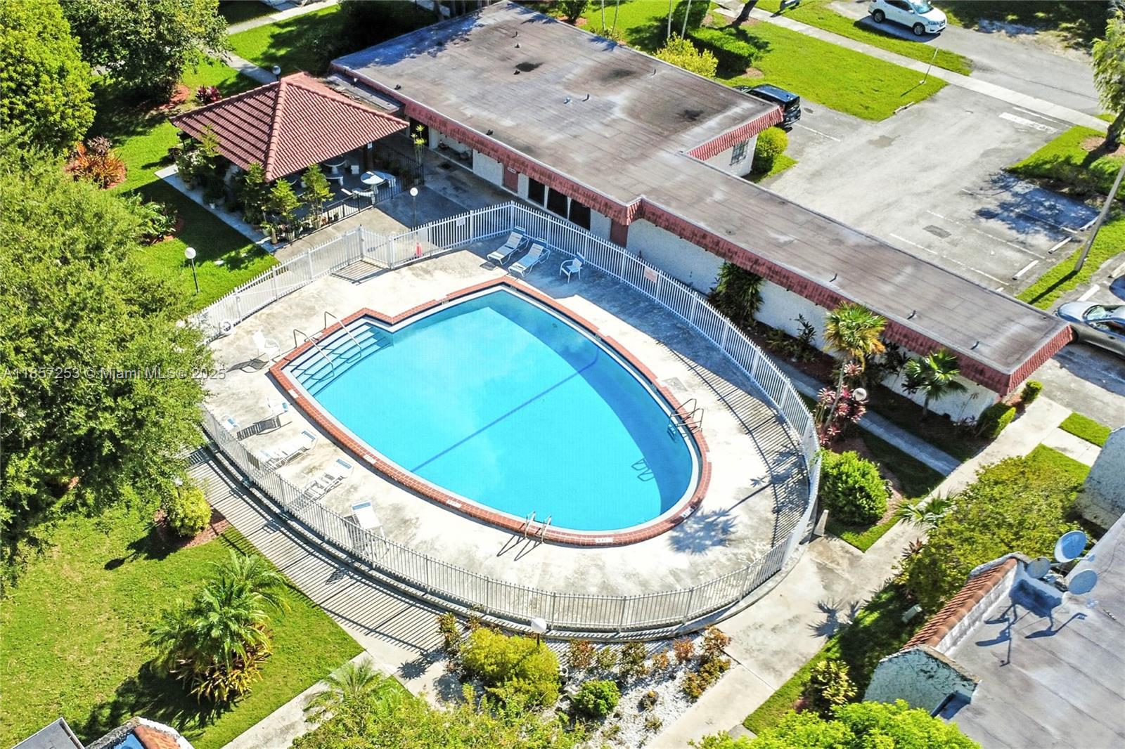 CASA GRANADA CONDO - Residential