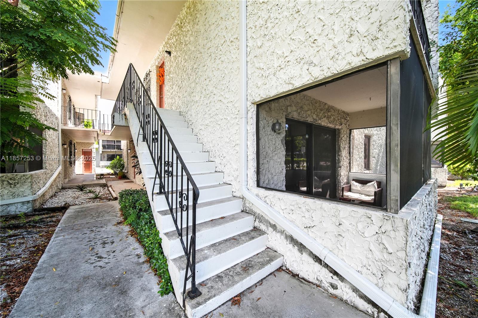 CASA GRANADA CONDO - Residential