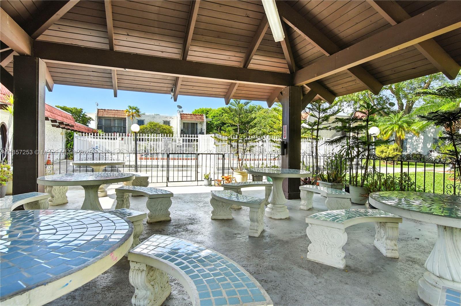 CASA GRANADA CONDO - Residential