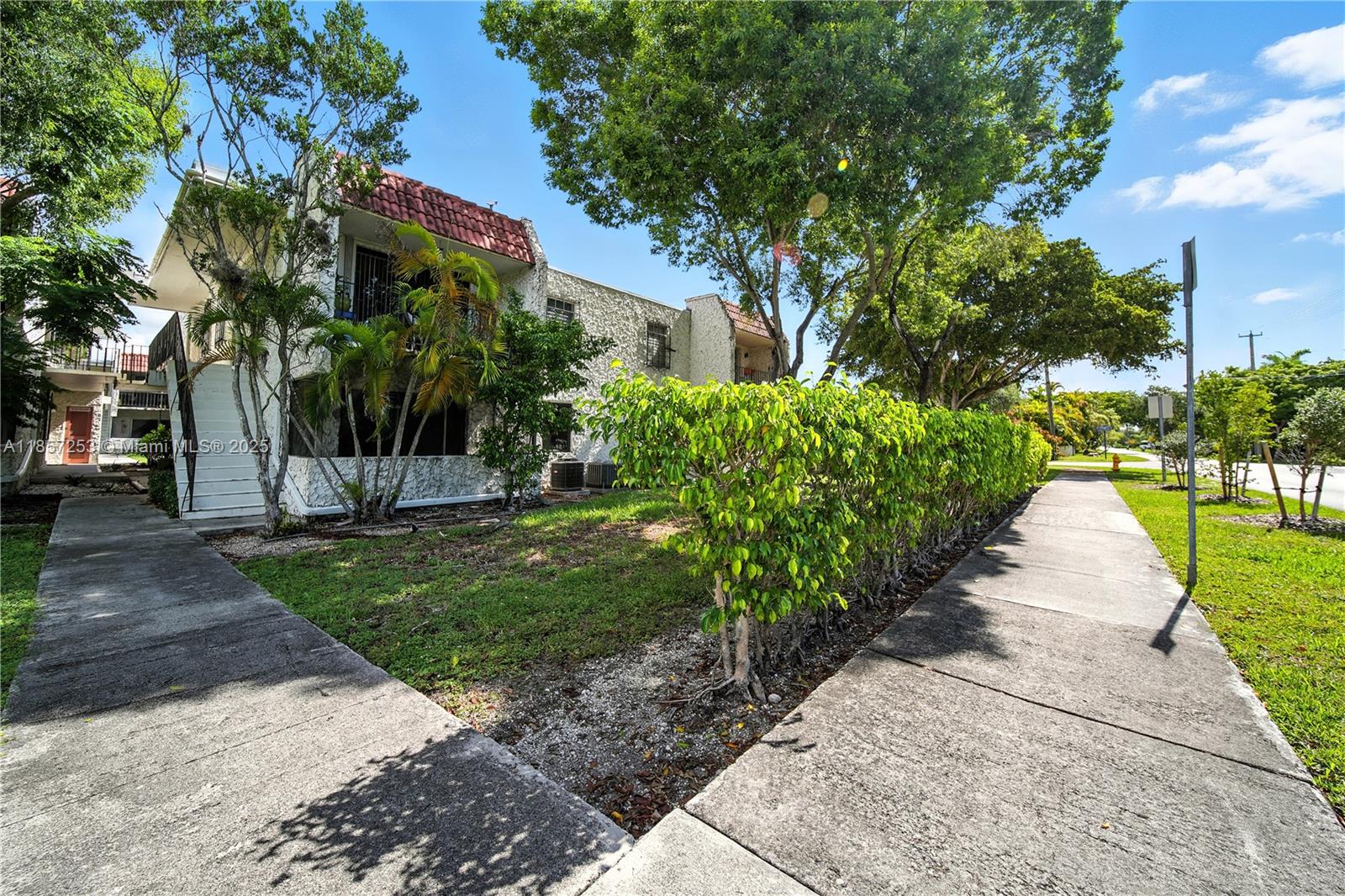 CASA GRANADA CONDO - Residential