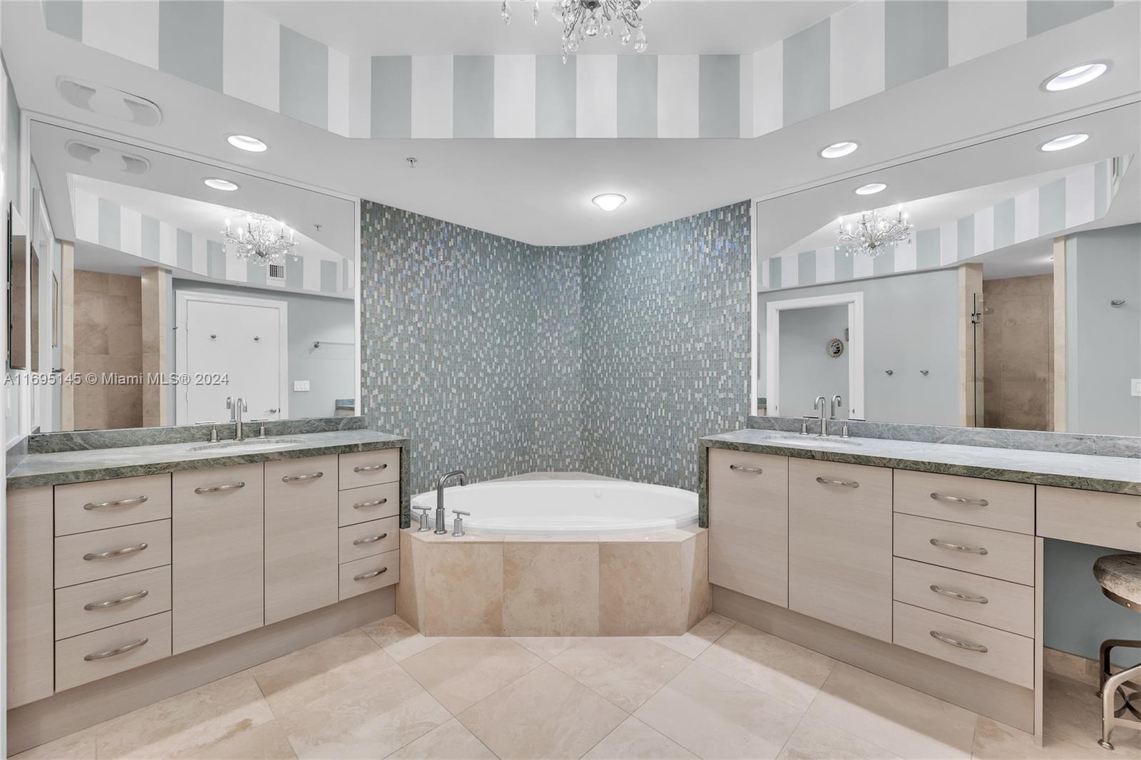 DIPLOMAT OCEANFRONT RESID - Residential