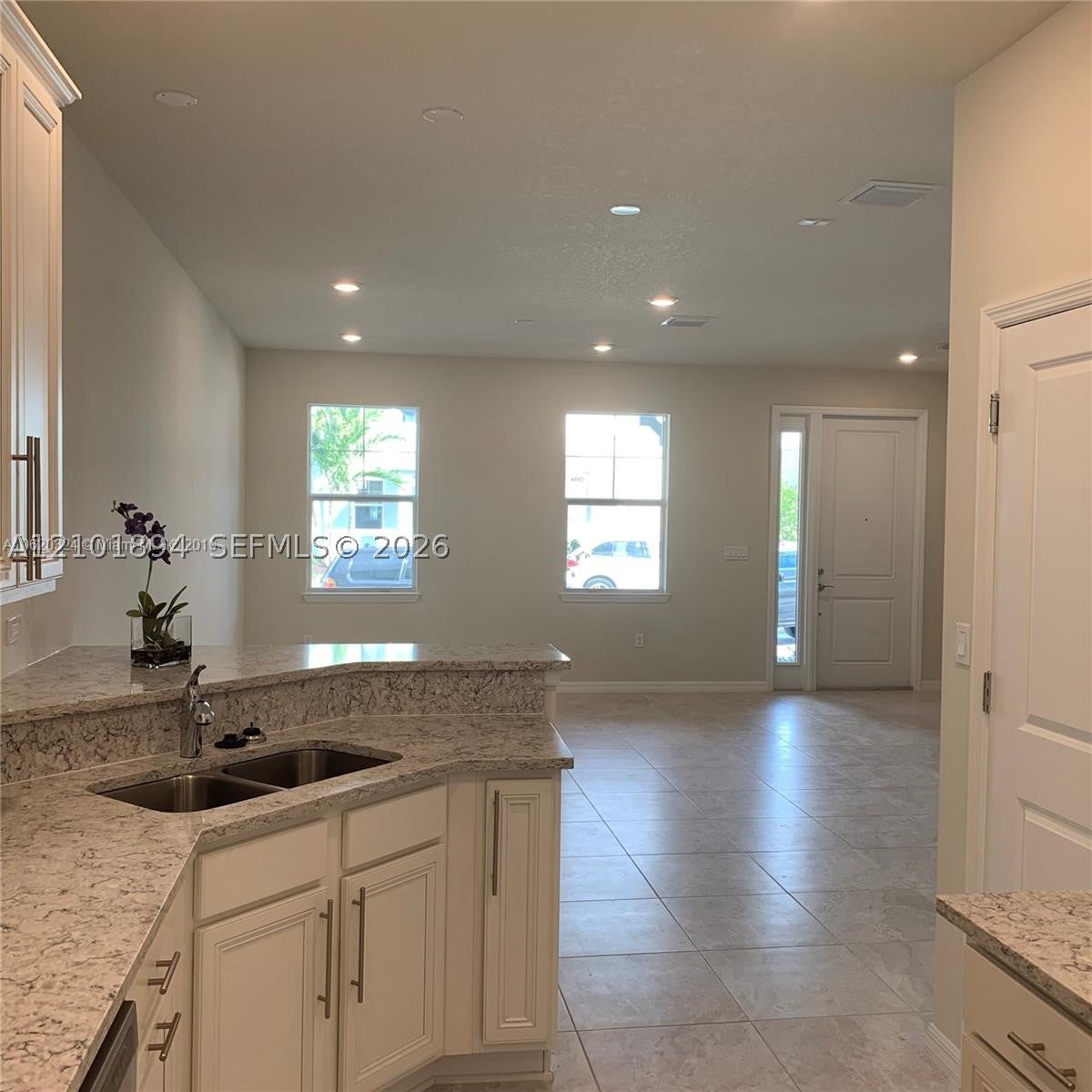 4920 Eucalyptus Dr 3
