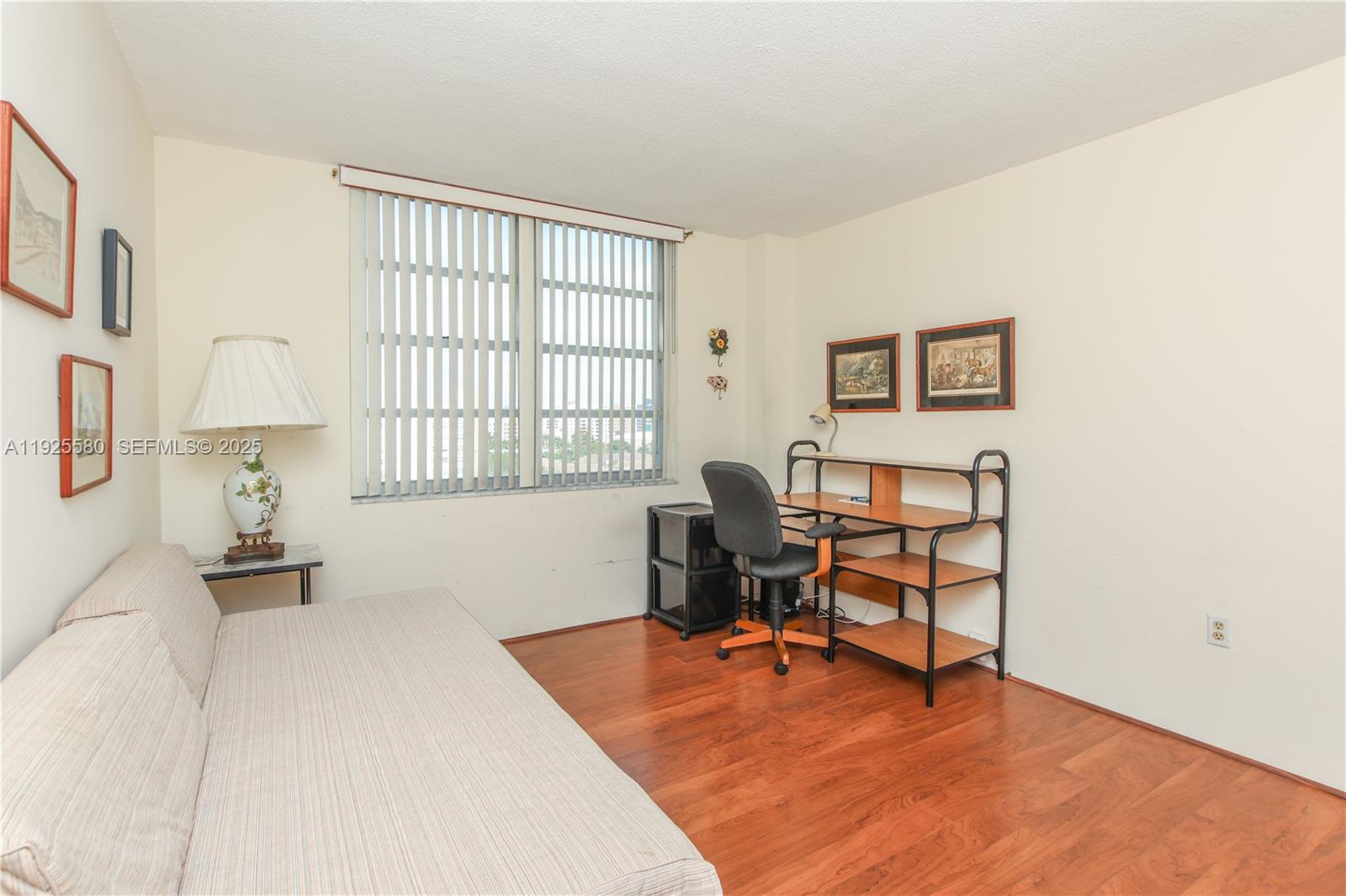 COMMODORE PLAZA CONDO - Residential