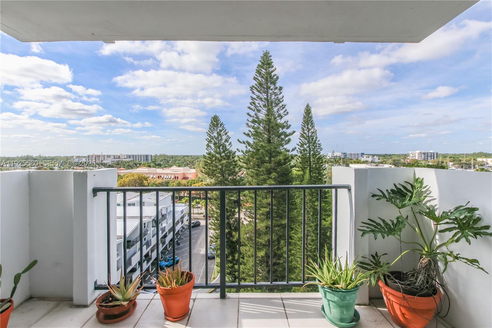 COMMODORE PLAZA CONDO - Residential