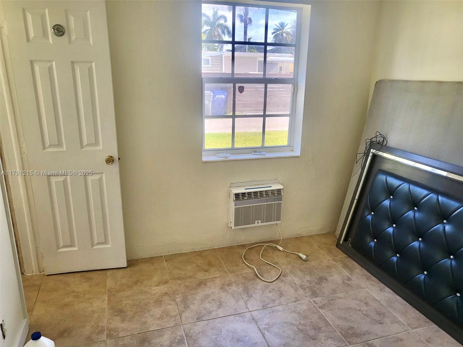 1649 Moffett St 1-4