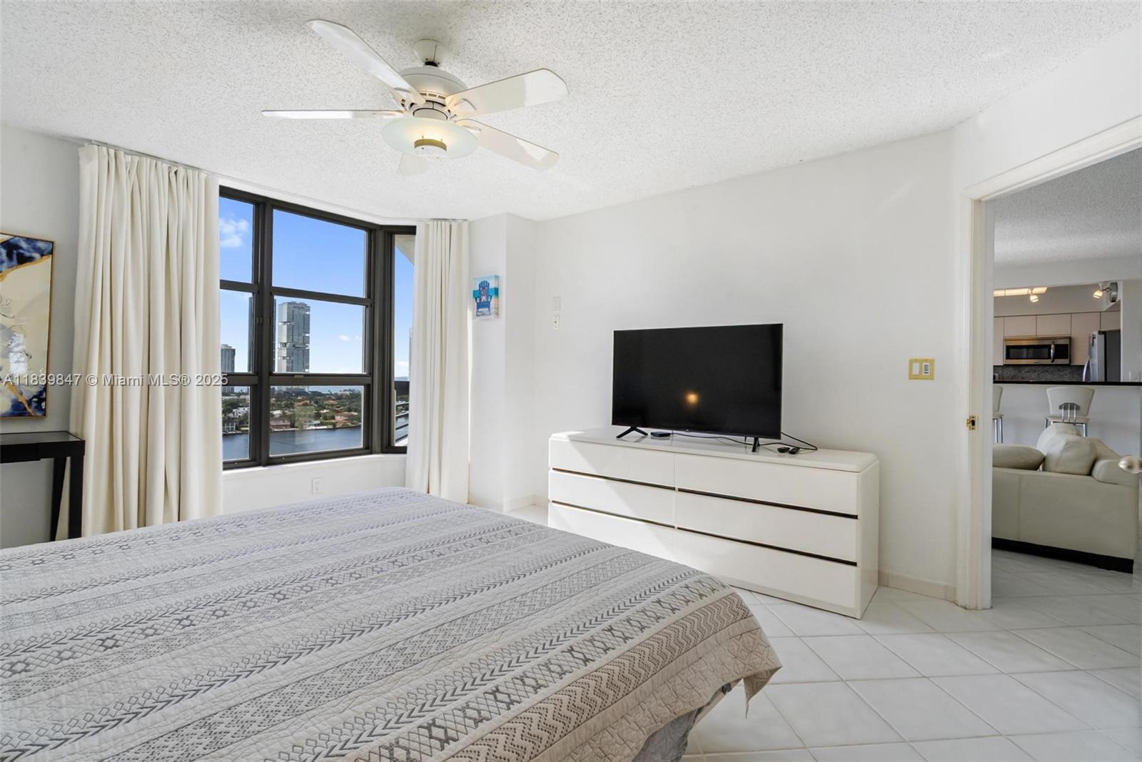 MYSTIC POINTE TOWER 500 C - Residential