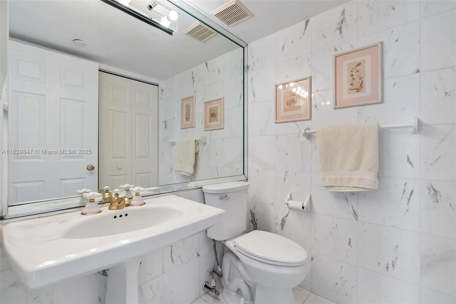 MYSTIC POINTE TOWER 500 C - Residential