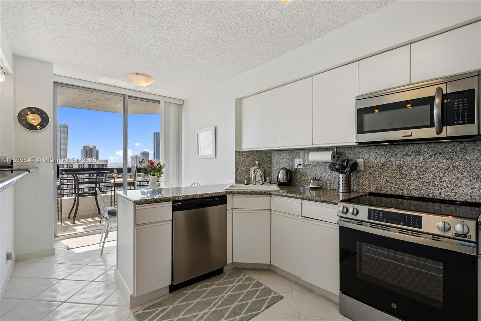 MYSTIC POINTE TOWER 500 C - Residential