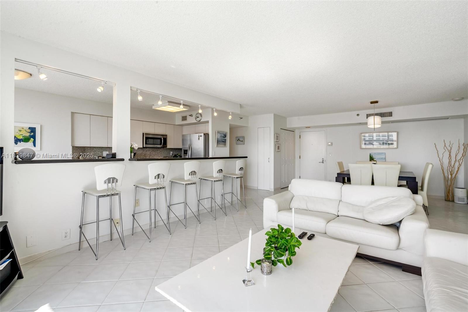 MYSTIC POINTE TOWER 500 C - Residential