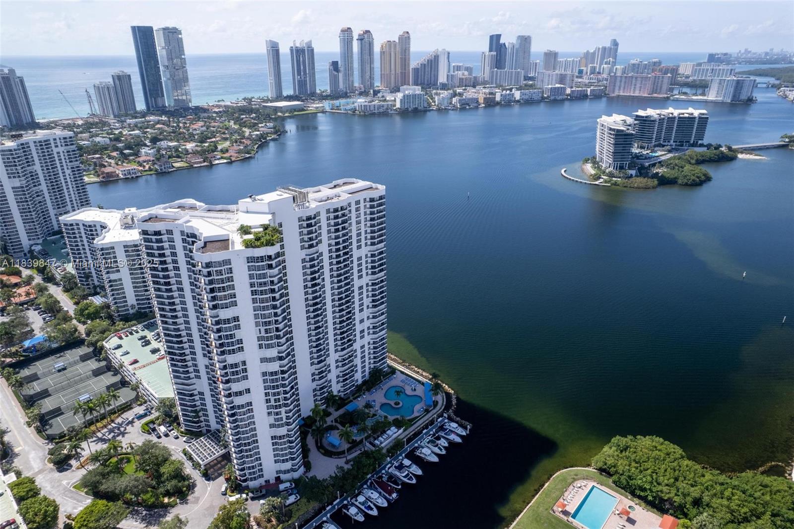 MYSTIC POINTE TOWER 500 C - Residential