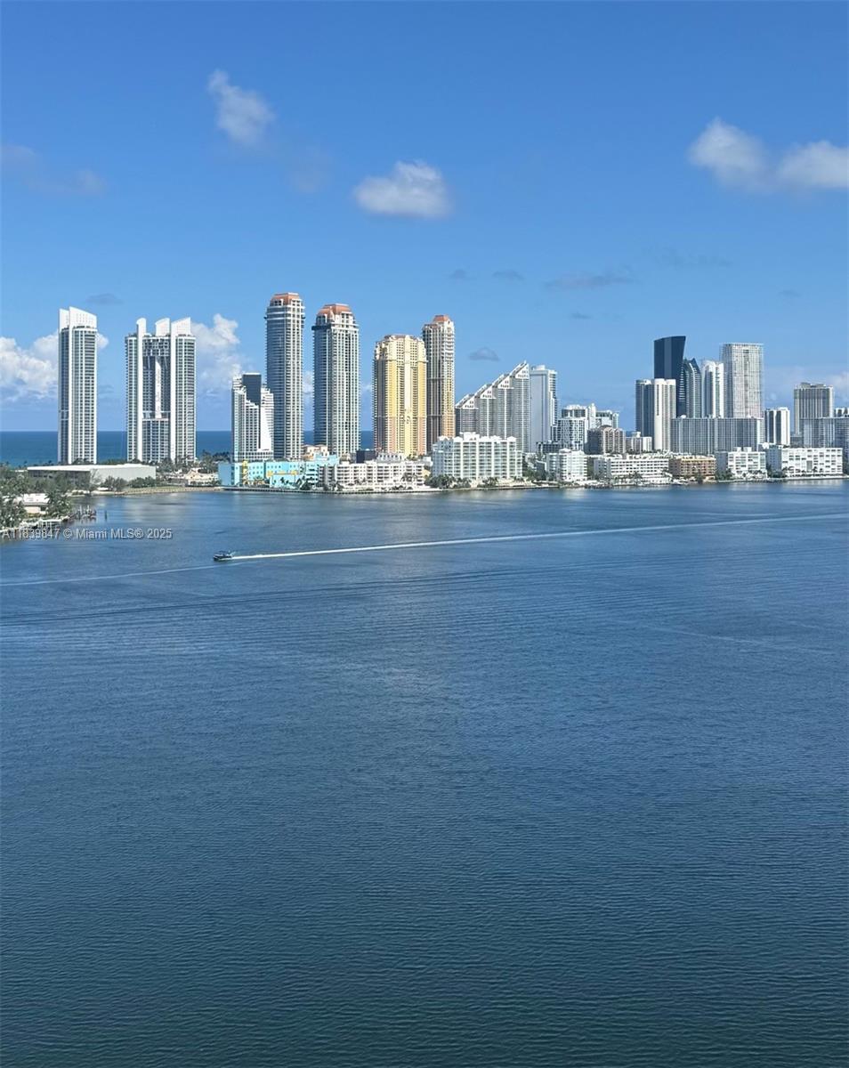 MYSTIC POINTE TOWER 500 C - Residential