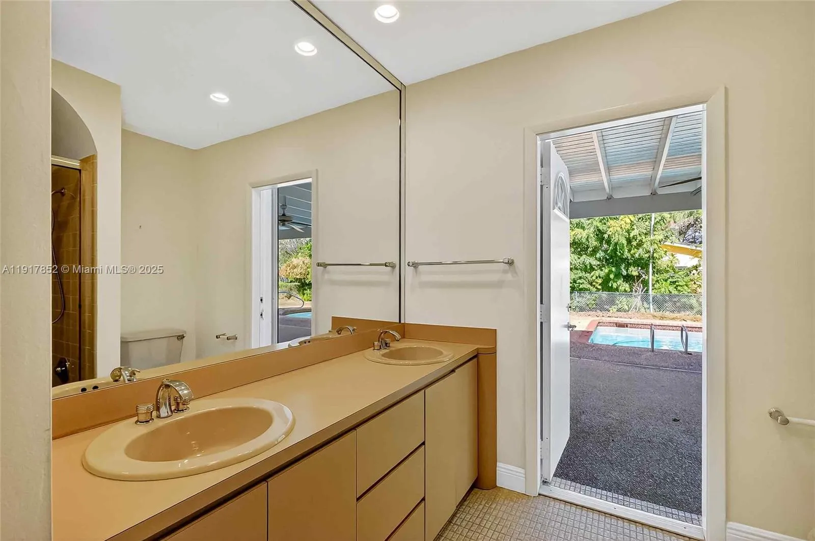 Miami, Florida 33176, United States, 3 Bedrooms Bedrooms, ,2 BathroomsBathrooms,Residential,Active,246412