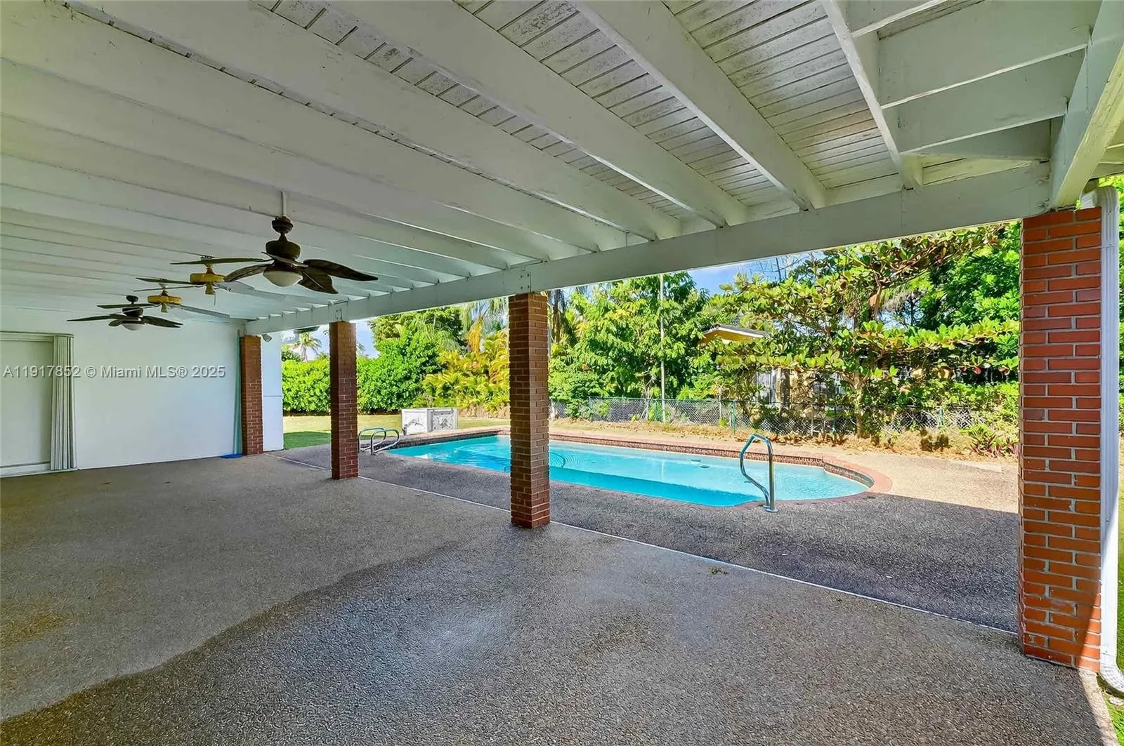 Miami, Florida 33176, United States, 3 Bedrooms Bedrooms, ,2 BathroomsBathrooms,Residential,Active,246412