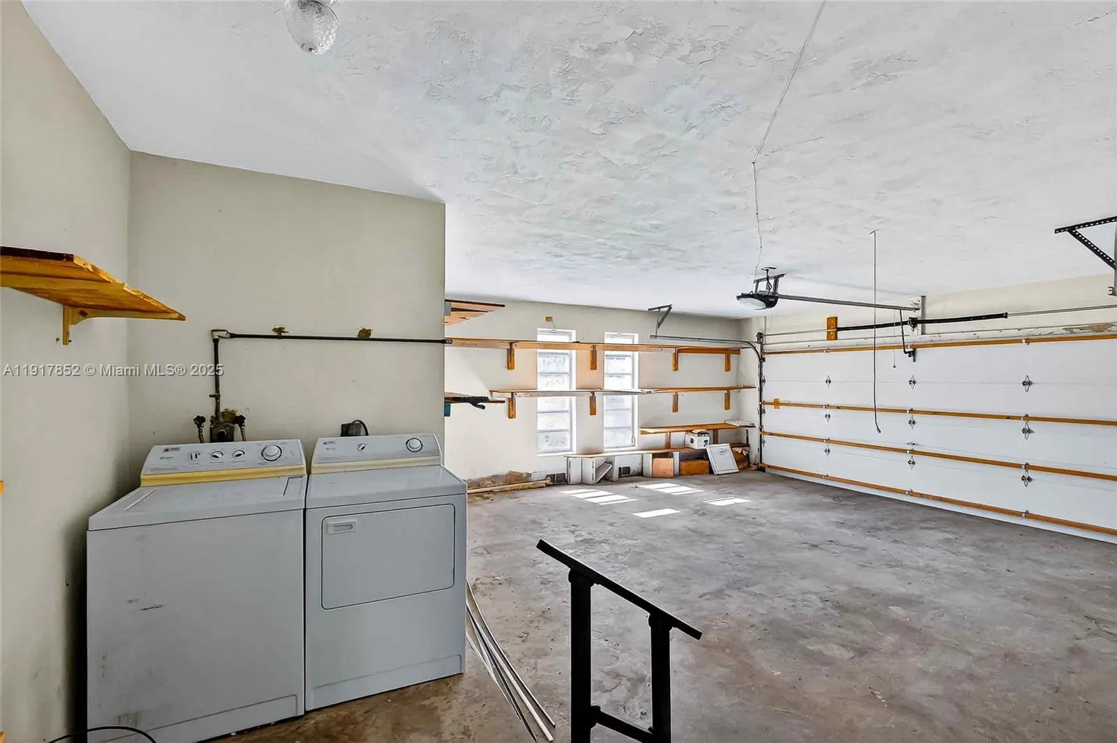 Miami, Florida 33176, United States, 3 Bedrooms Bedrooms, ,2 BathroomsBathrooms,Residential,Active,246412