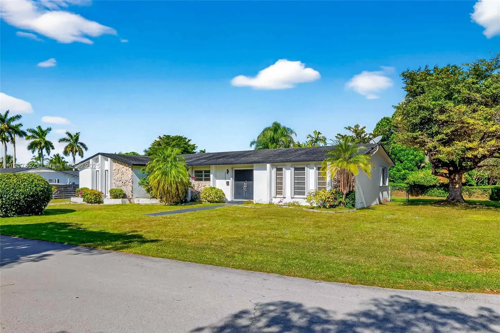 Miami, Florida 33176, United States, 3 Bedrooms Bedrooms, ,2 BathroomsBathrooms,Residential,Active,246412