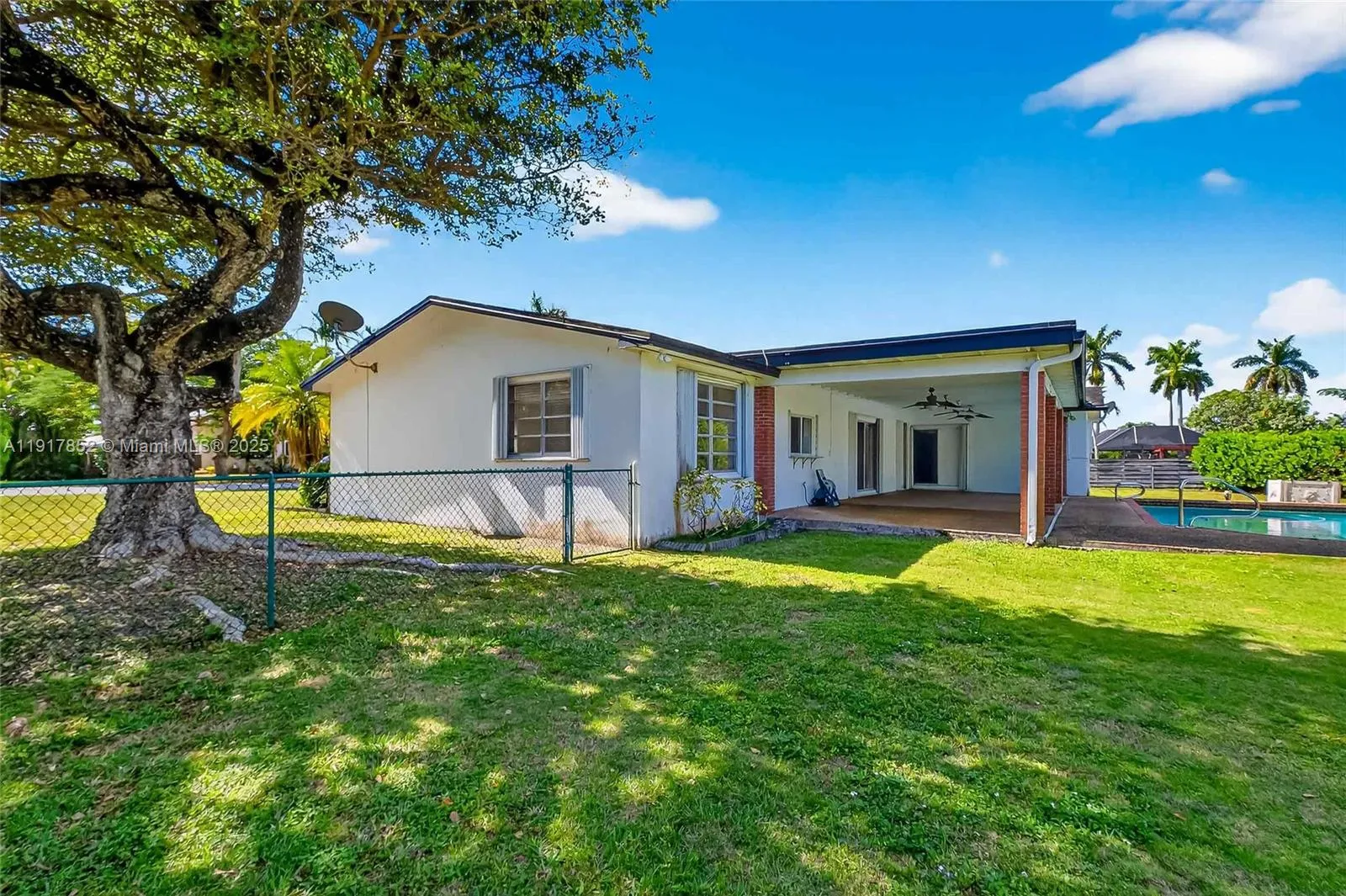 Miami, Florida 33176, United States, 3 Bedrooms Bedrooms, ,2 BathroomsBathrooms,Residential,Active,246412