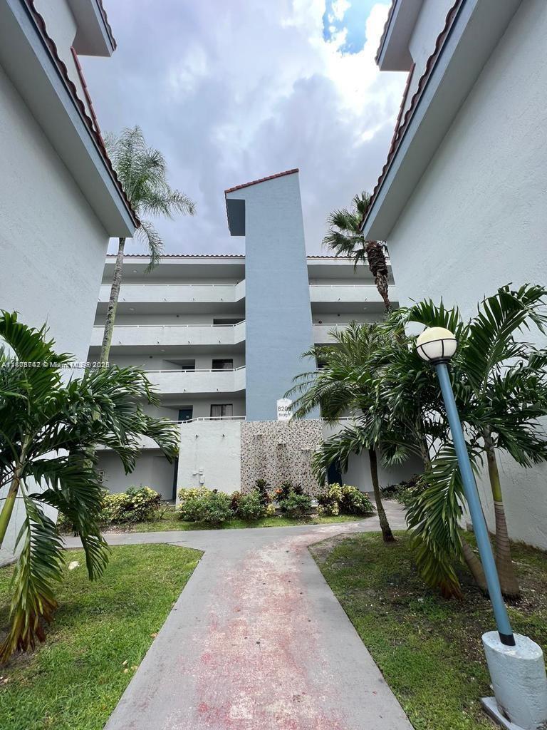 Discover this beautiful, light-filled 1-bed/1-bath condominium in the desirable Verabella Condo community of West Palm Beach. The apartment offers a spacious layout with plenty of natural light, creating a warm and welcoming atmosphere.