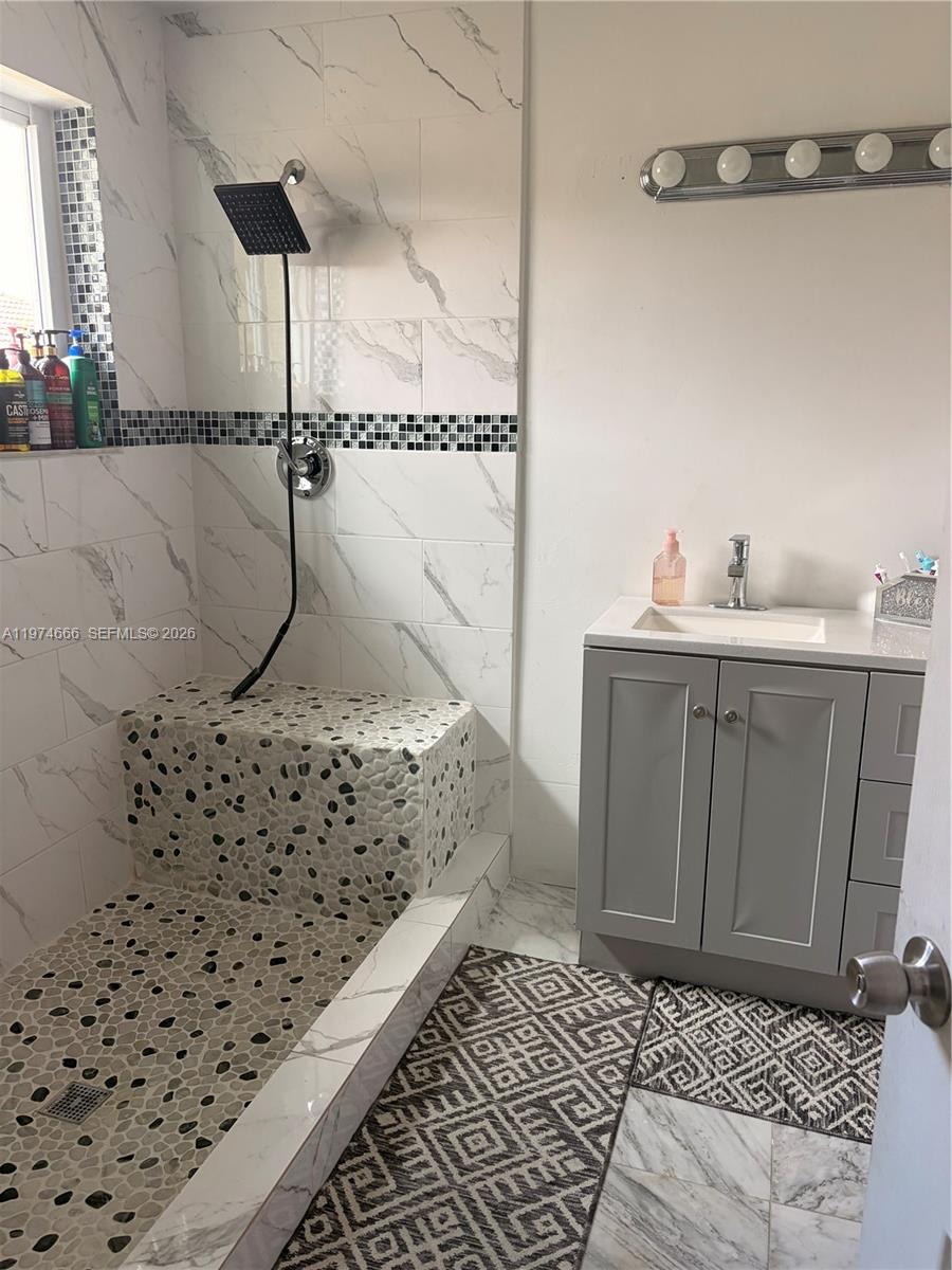 PRECIOUS HOMES AT TWIN LA - Residential