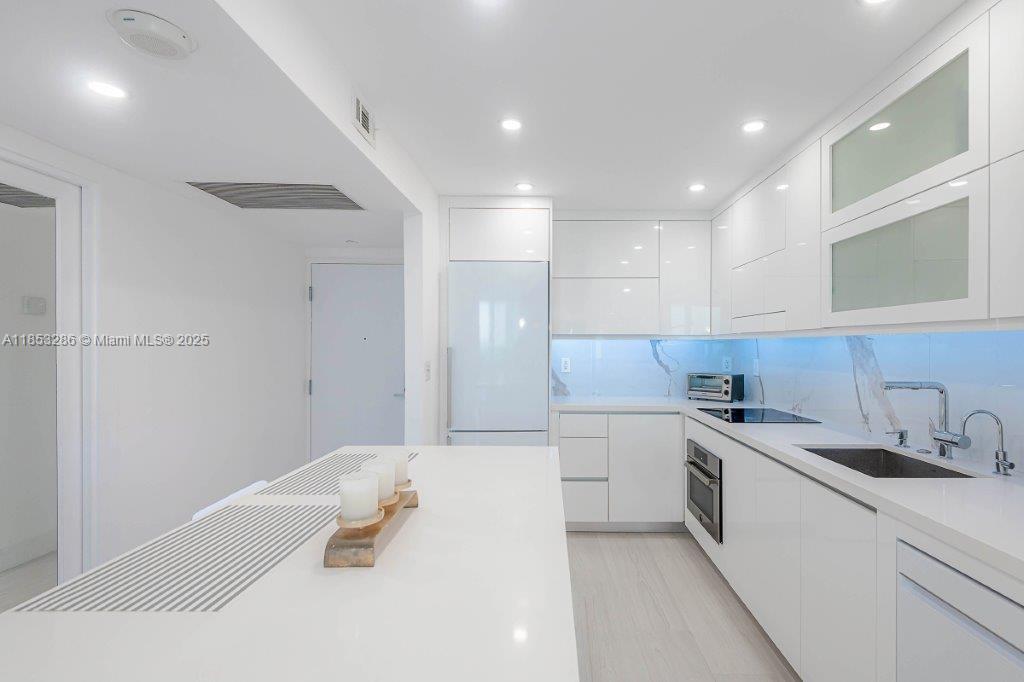 RONEY PALACE CONDO - Residential