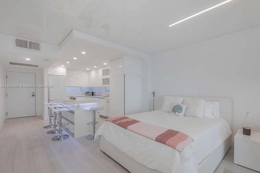 RONEY PALACE CONDO - Residential