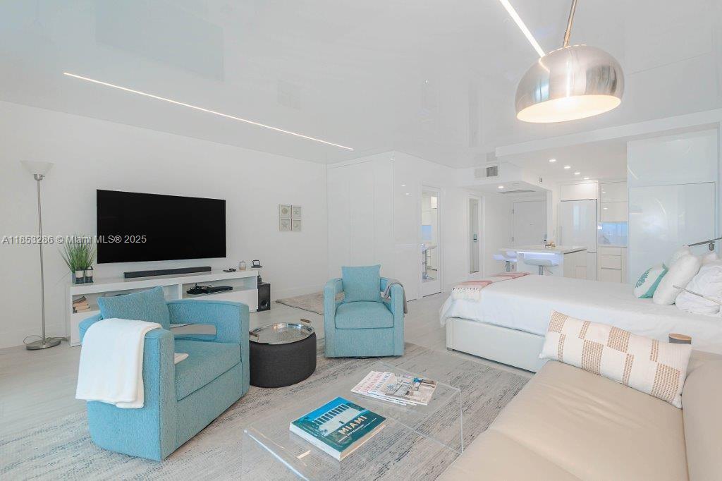 RONEY PALACE CONDO - Residential