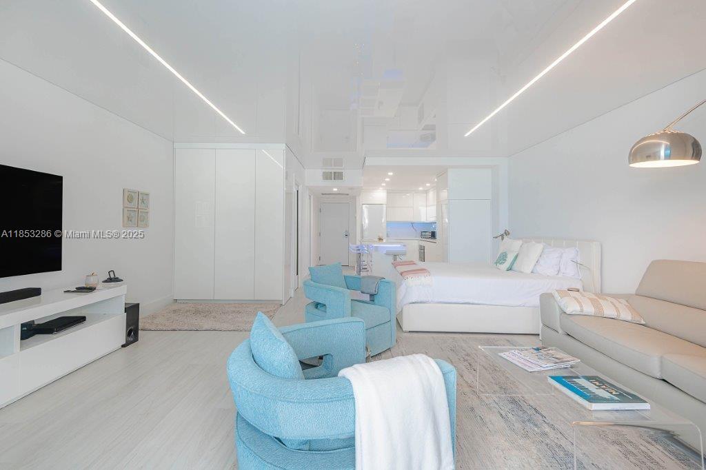 RONEY PALACE CONDO - Residential