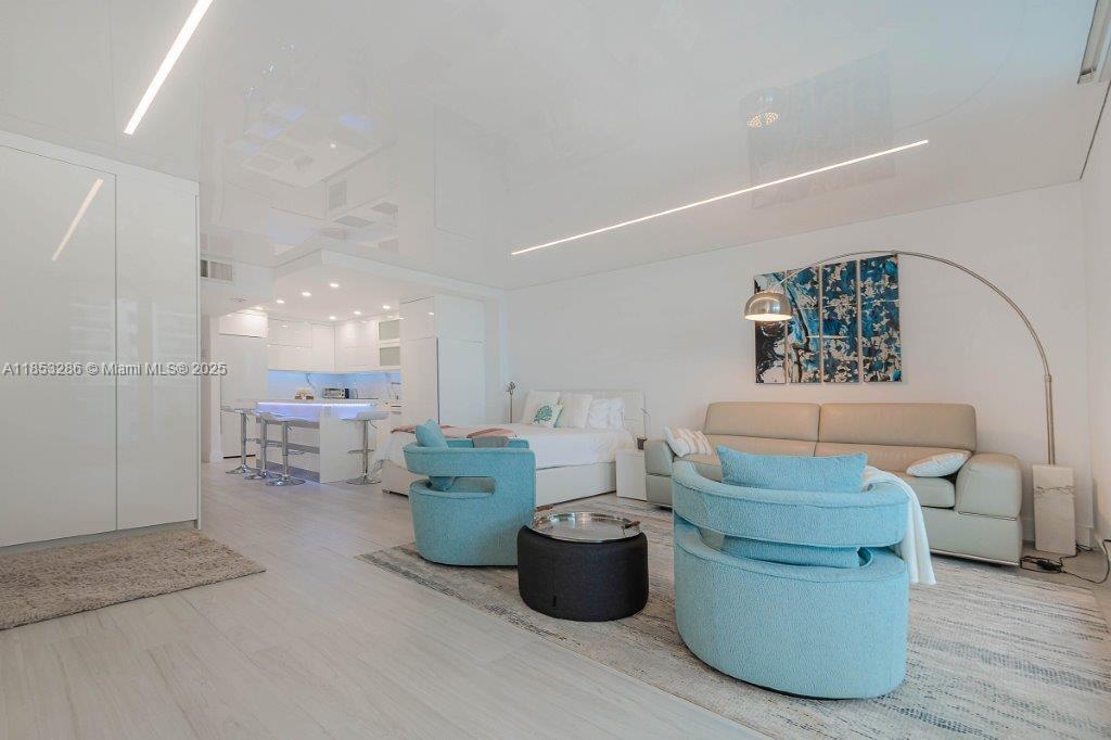 RONEY PALACE CONDO - Residential