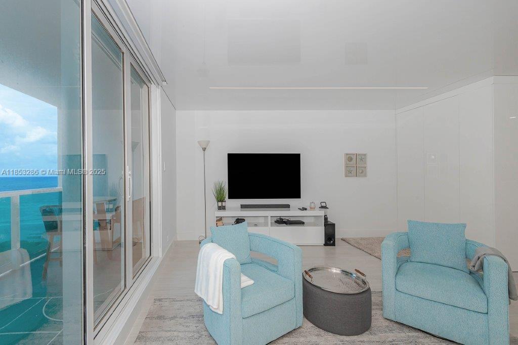 RONEY PALACE CONDO - Residential