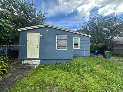 Photo of 1116 NE 5th Ave, Fort Lauderdale, FL 33304 (MLS # A11885726)
