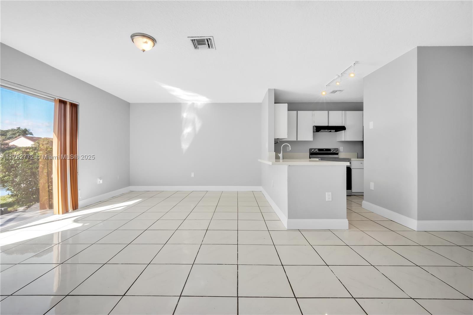 PEMBROKE POINTE - Residential