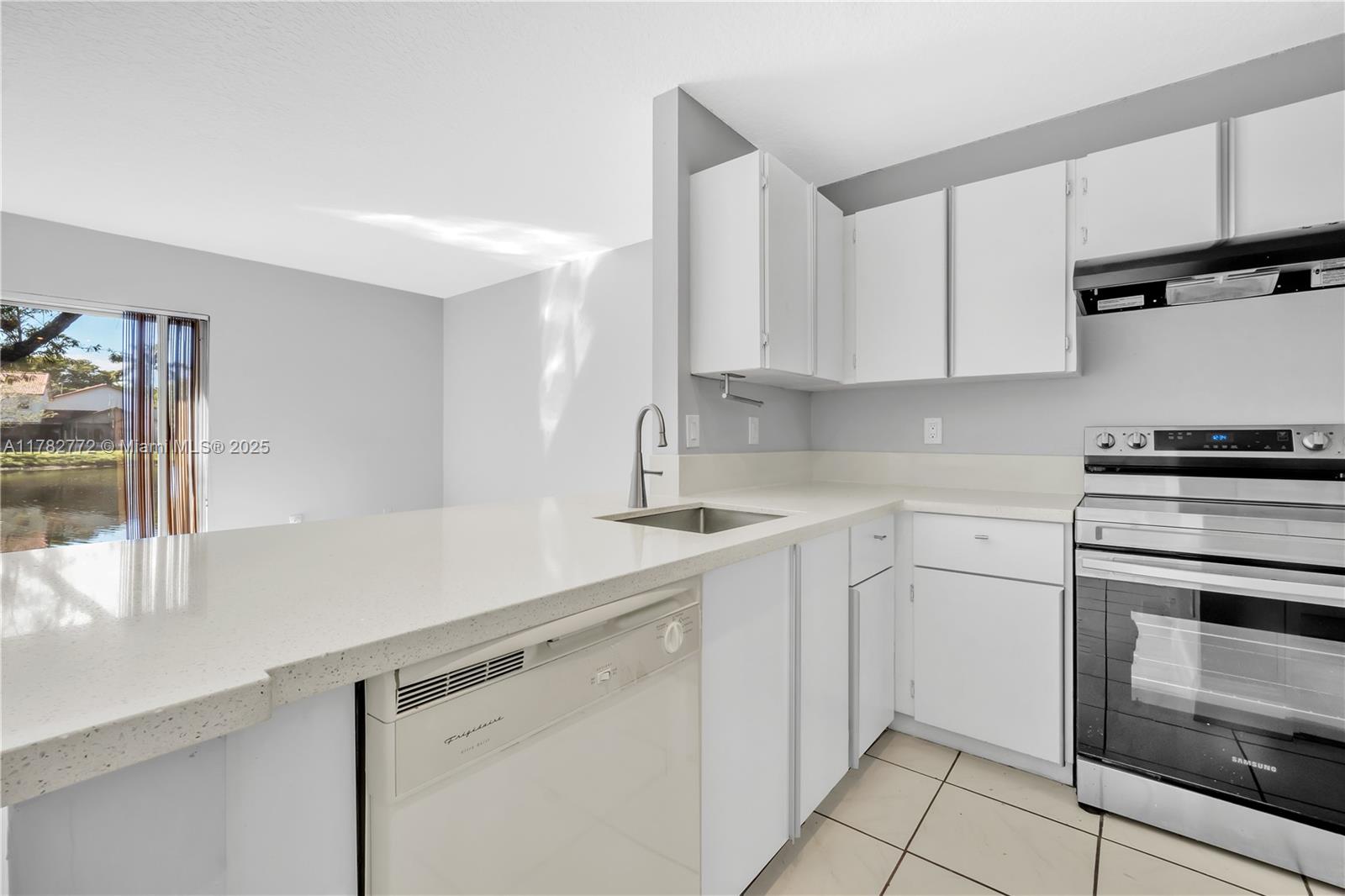 PEMBROKE POINTE - Residential