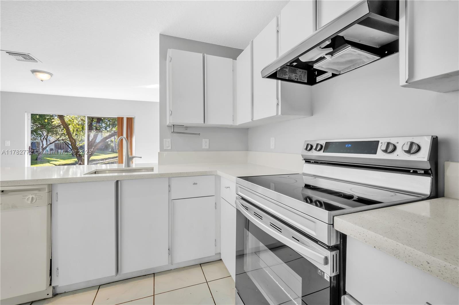 PEMBROKE POINTE - Residential