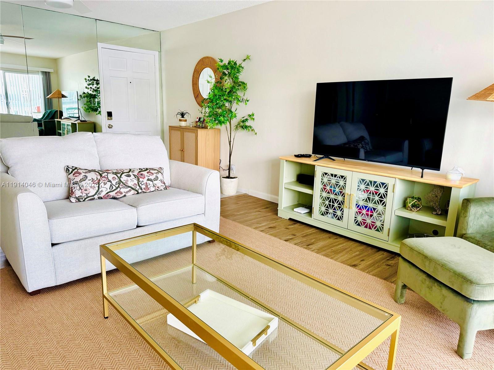 WELLINGTON CONDO - Residential