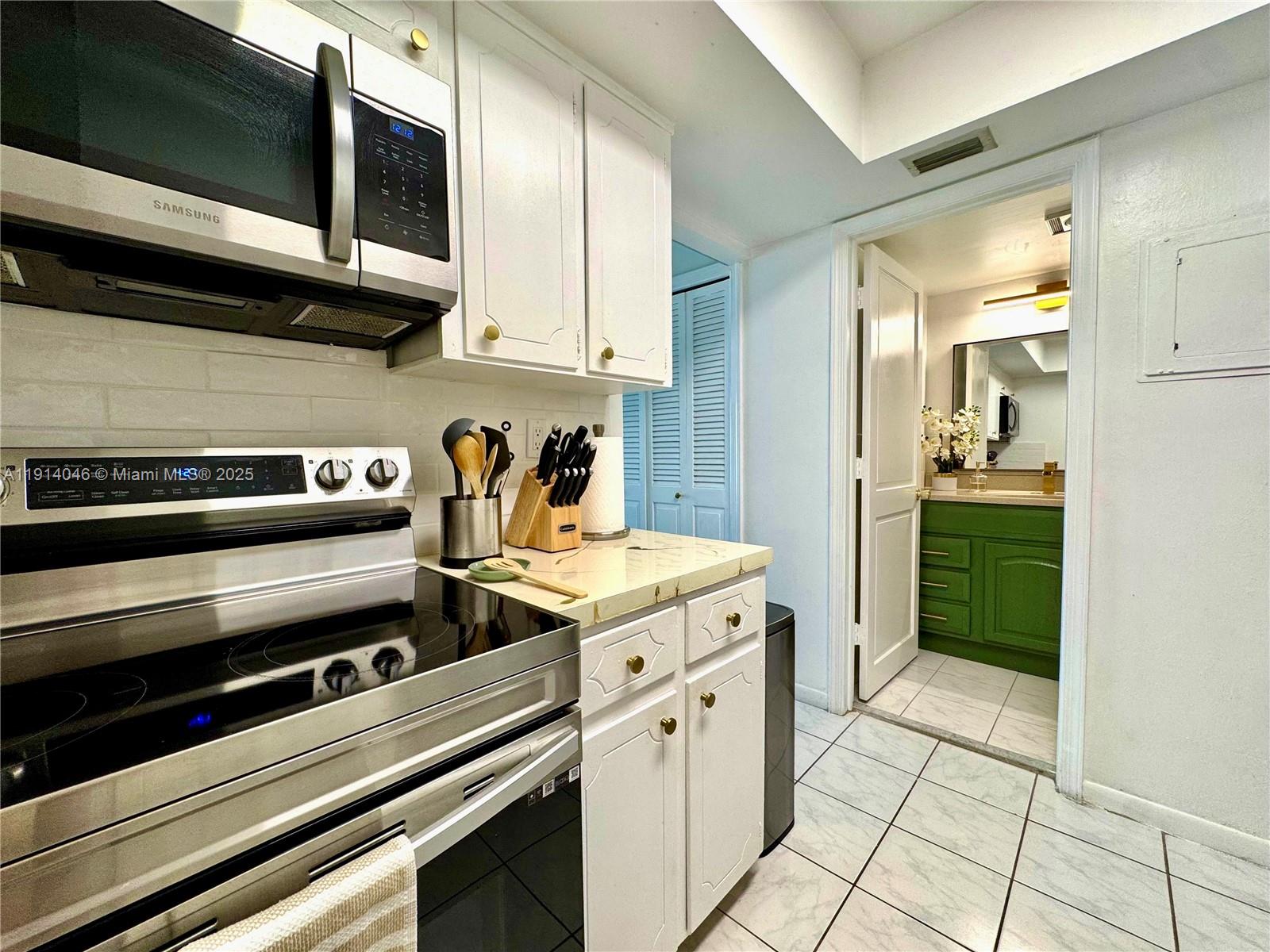 WELLINGTON CONDO - Residential