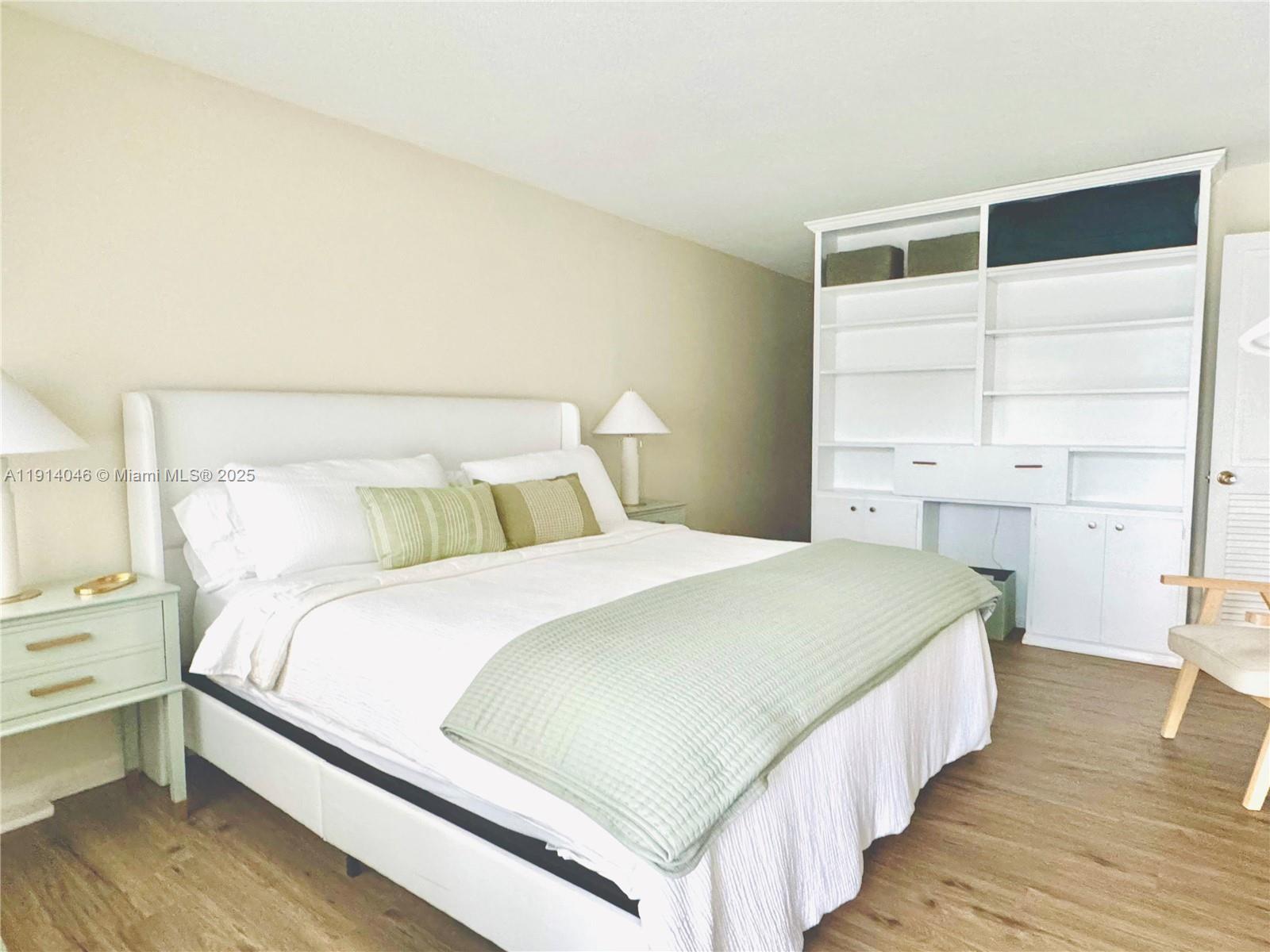 WELLINGTON CONDO - Residential