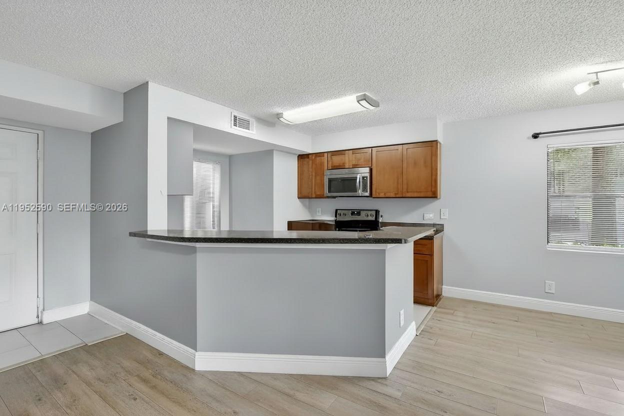 SUMMERBREEZE CONDO - Residential