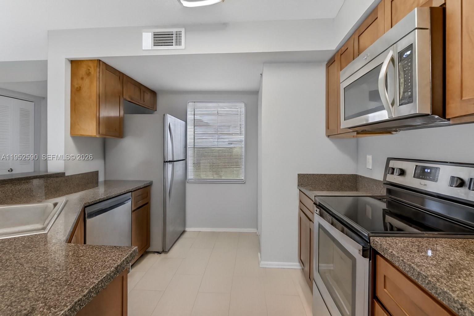 SUMMERBREEZE CONDO - Residential