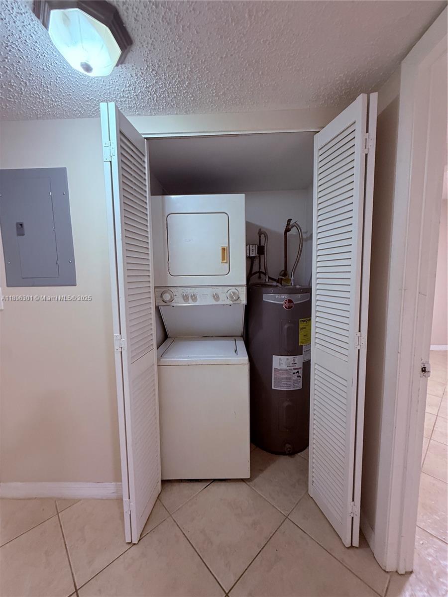 VILLAGE TOWNHOUSE-POMPANO - Residential