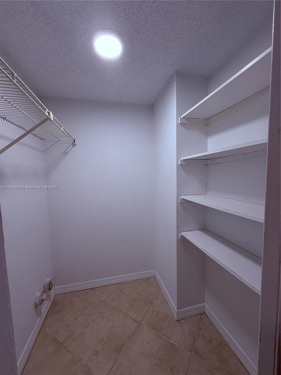 VILLAGE TOWNHOUSE-POMPANO - Residential