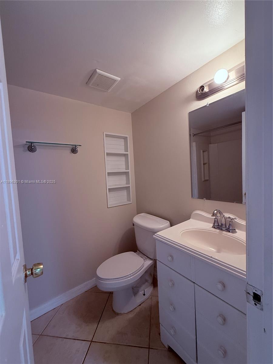 VILLAGE TOWNHOUSE-POMPANO - Residential