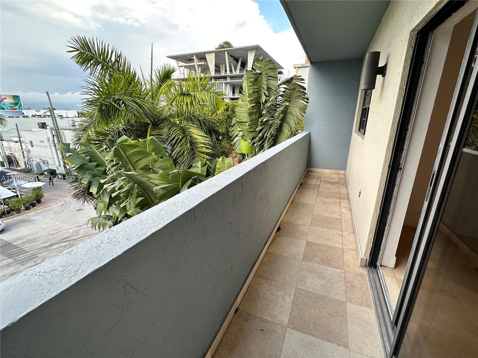 LINCOLN WEST GARDENS COND - Residential