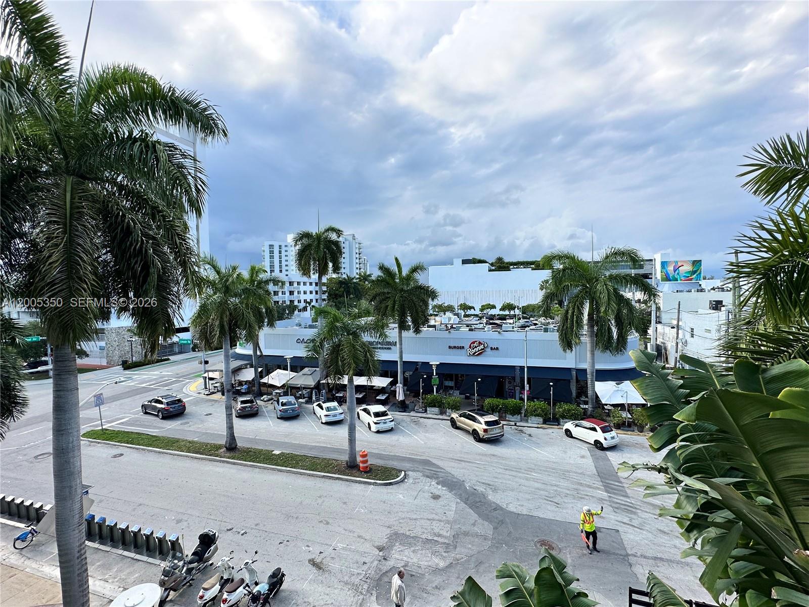 LINCOLN WEST GARDENS COND - Residential