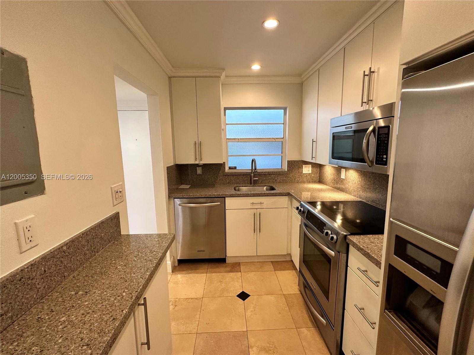 LINCOLN WEST GARDENS COND - Residential