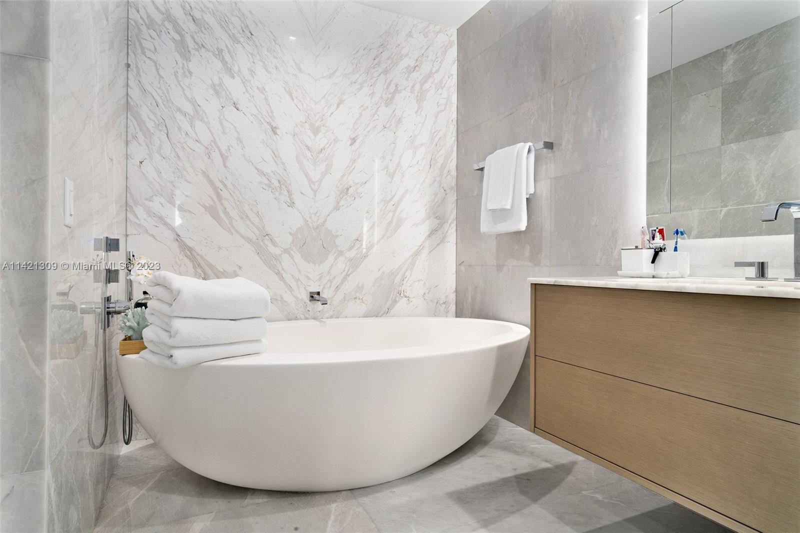 Turnberry Ocean Club - Residential